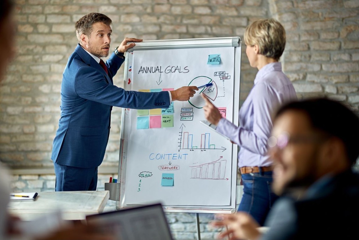 Mehr über den Artikel erfahren Strategische Unternehmenskommunikation Teil 2: Warum Kommunikation ein System braucht und strategische Klarheit besser ist als Einzelbotschaften